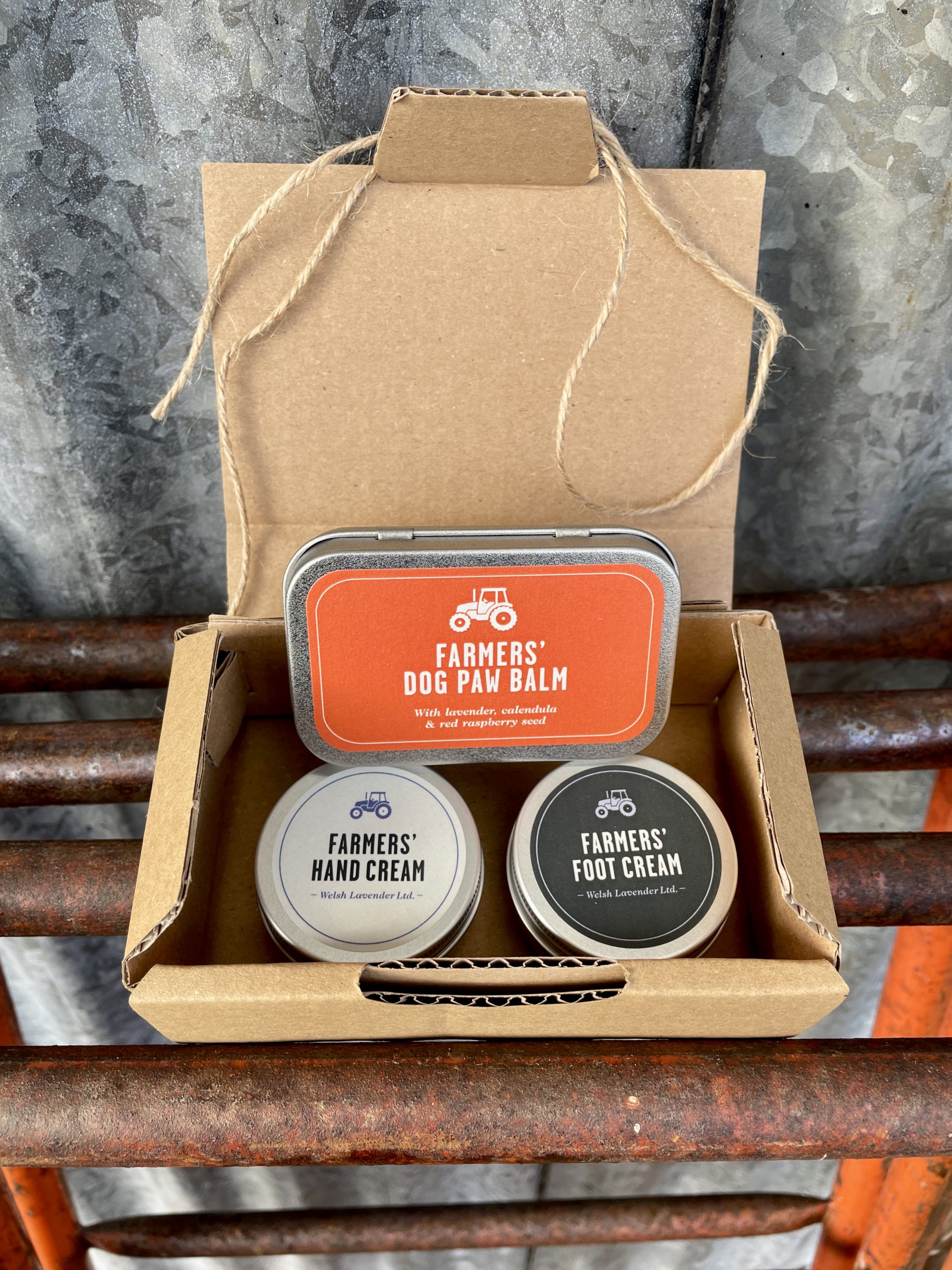 Gift box with paw balm, hand cream & foot cream